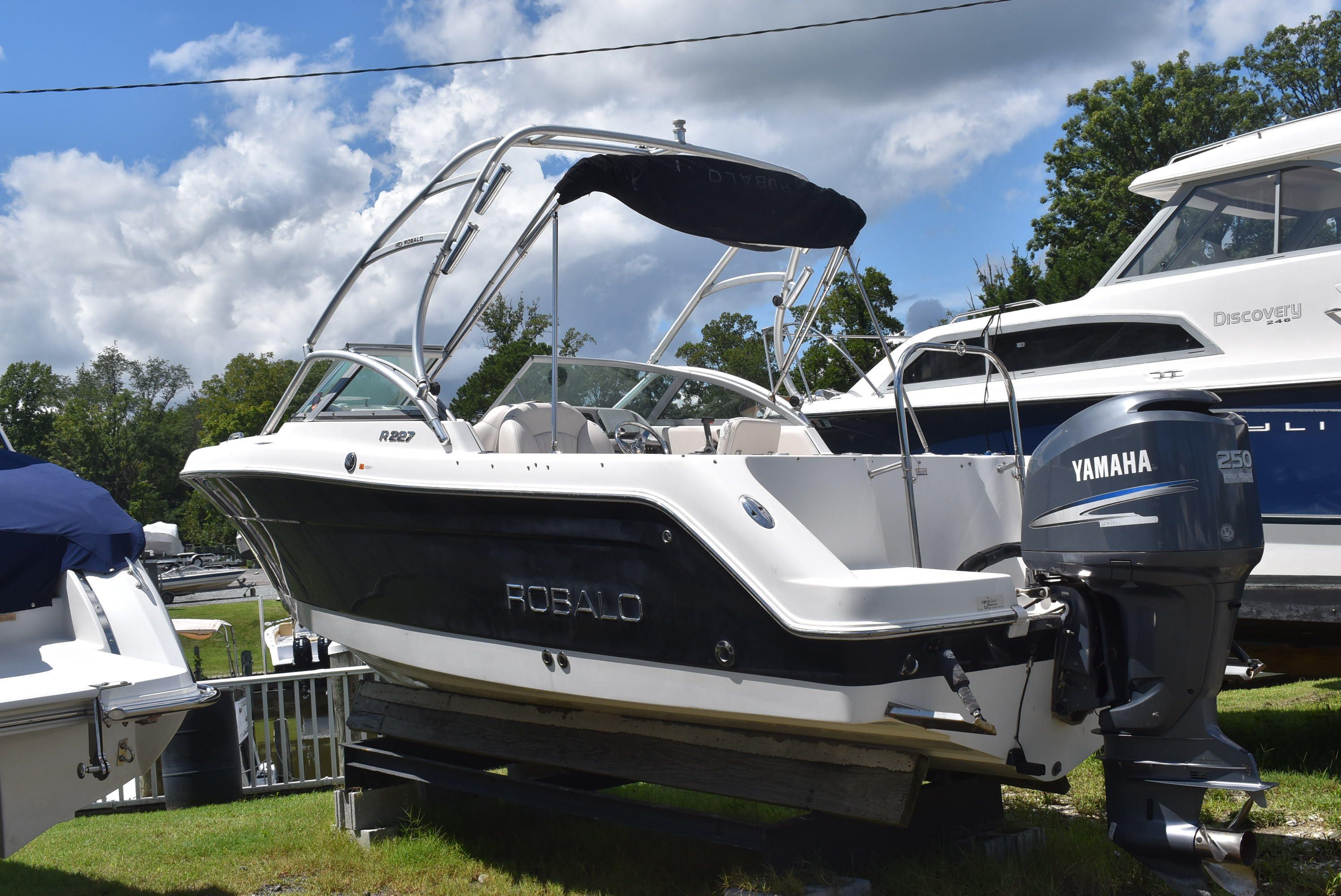 Photo of 2007 Robalo R227 